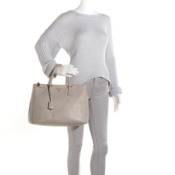 Authentic PRADA 2 Tone Saffiano Lux Large Double Zip Tote Bag Beige - Picture 3 of 10